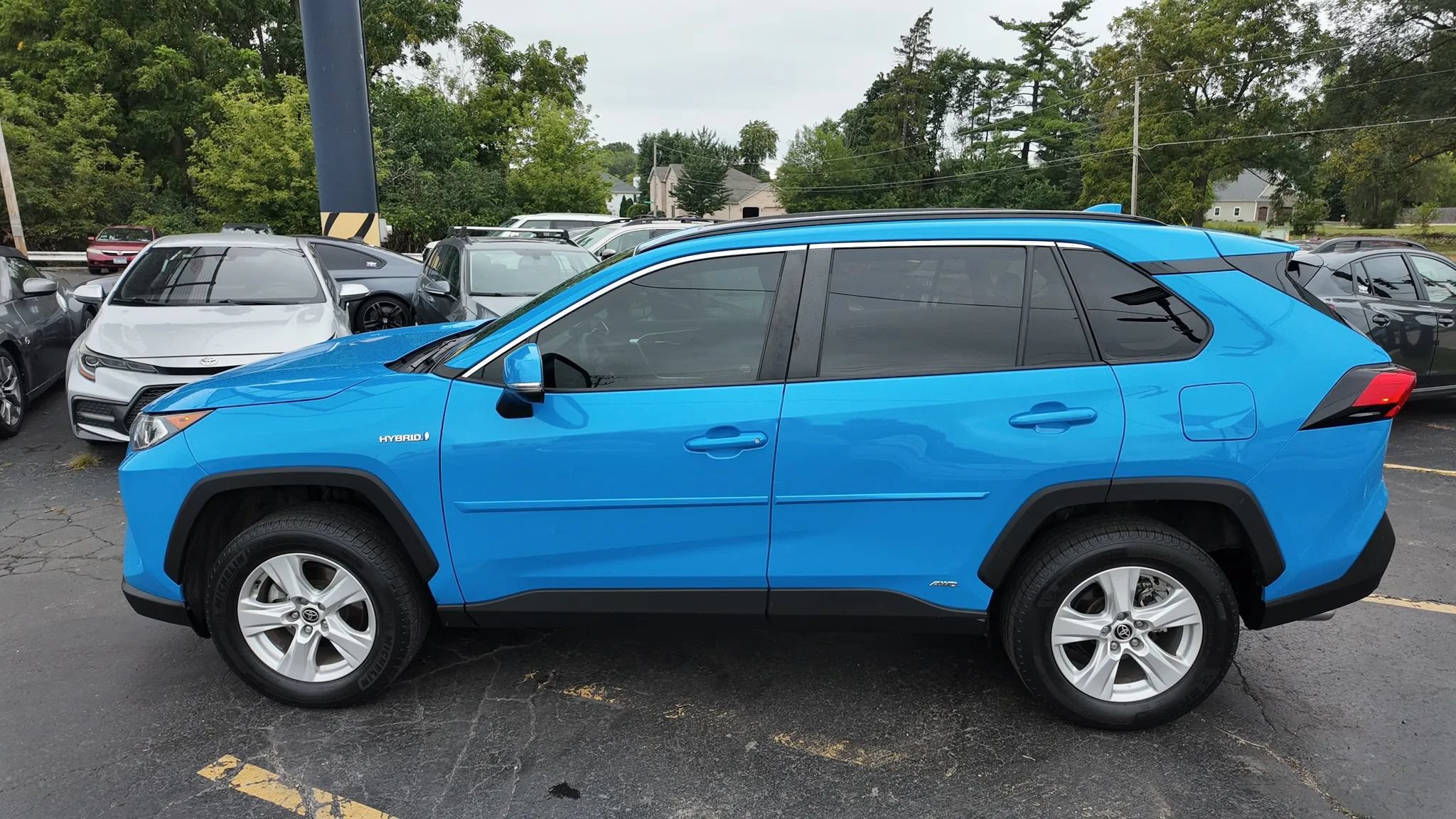 Used 2021 Toyota RAV4 XLE w/ Convenience Package AWD/4WD image 5