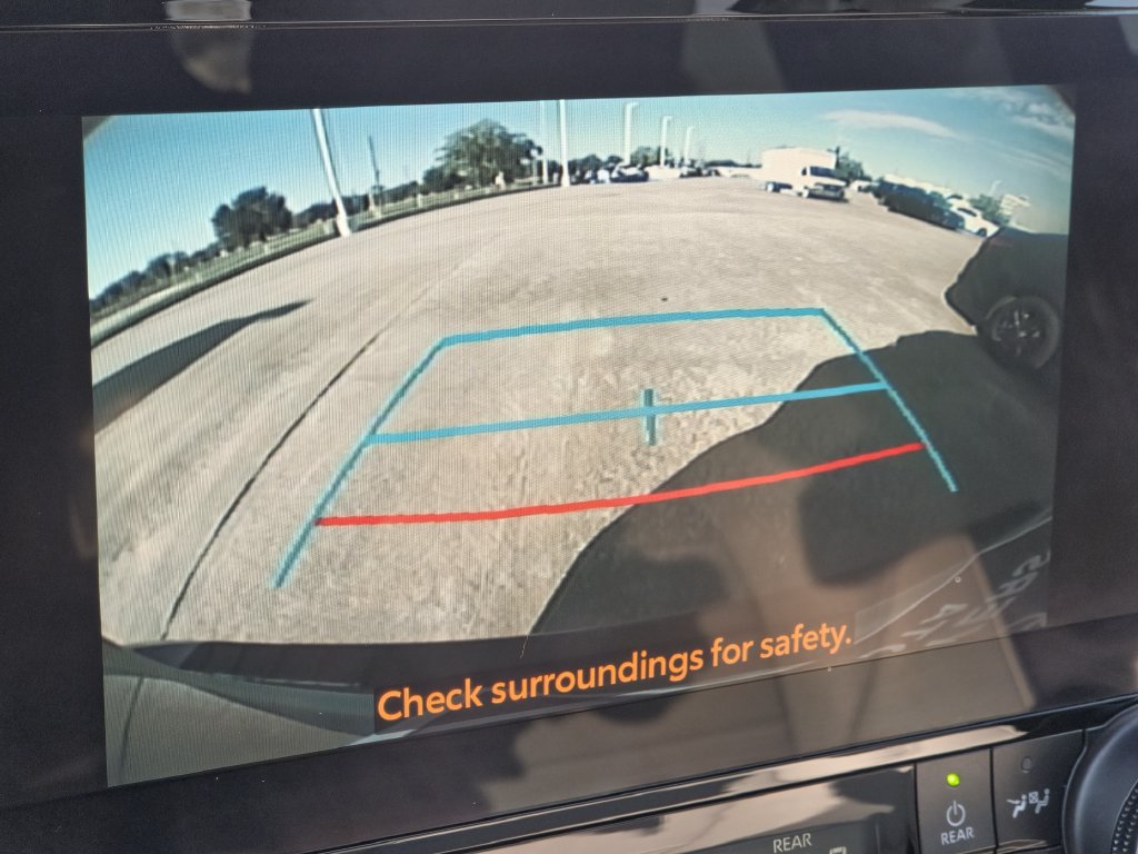 Used 2023 Toyota Highlander XLE FWD image 19