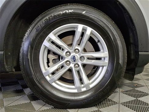 Used 2023 Ford Explorer XLT w/ Equipment Group 202A image 11