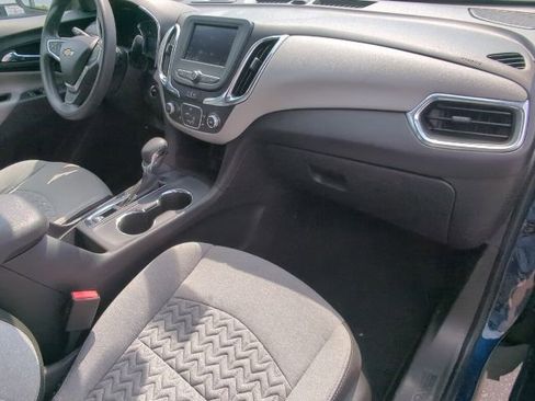 Used 2022 Chevrolet Equinox LS w/ LS Convenience Package FWD image 21
