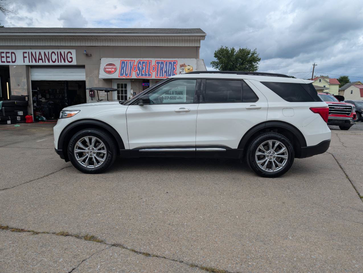 Used 2021 Ford Explorer XLT w/ Equipment Group 202A AWD/4WD image 4
