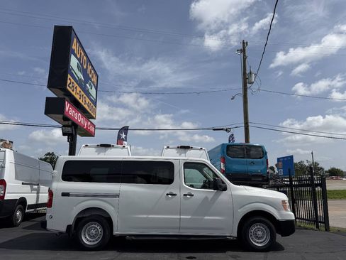 Used 2018 Nissan NV 3500 S RWD image 3