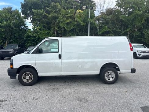 Used 2021 Chevrolet Express 2500 w/ Driver Convenience Package RWD image 4