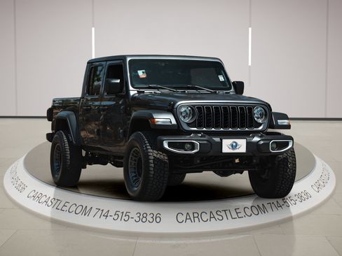 Used 2024 Jeep Gladiator Sport AWD/4WD image 4