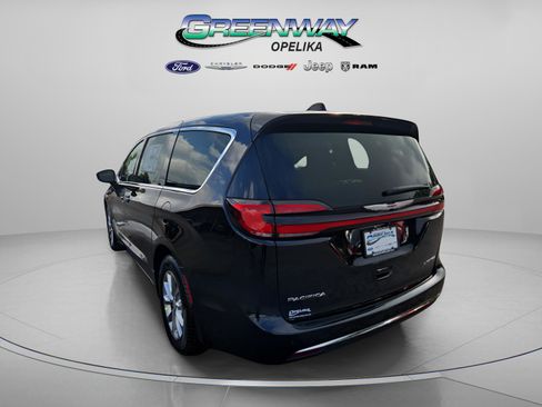 New 2026 Chrysler Pacifica Limited image 6