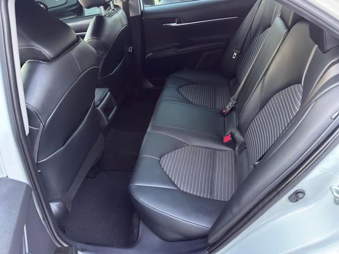 Used 2022 Toyota Camry SE w/ Convenience Package image 11