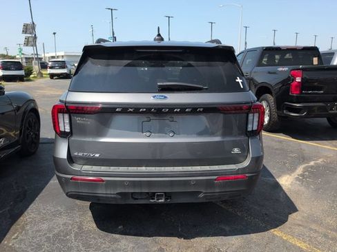Used 2025 Ford Explorer Active RWD image 3