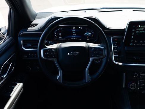 Used 2023 Chevrolet Tahoe Z71 w/ Luxury Package AWD/4WD image 11