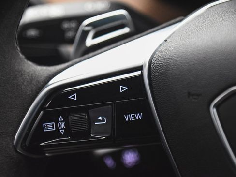 Used 2022 Audi e-tron GT Premium Plus image 25