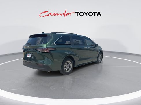 Certified 2026 Toyota Sienna XLE FWD image 8