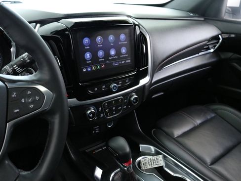 Used 2023 Chevrolet Traverse RS image 18