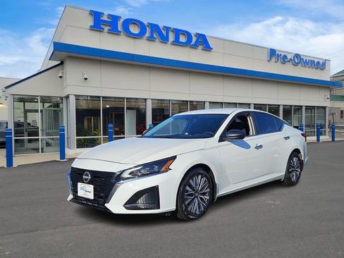 Used 2025 Nissan Altima 2.5 SV image 1