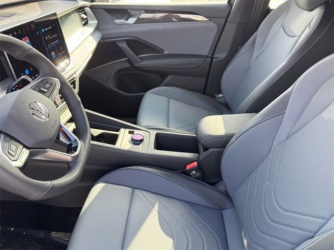 New 2026 Volkswagen Tiguan SE R-Line image 10