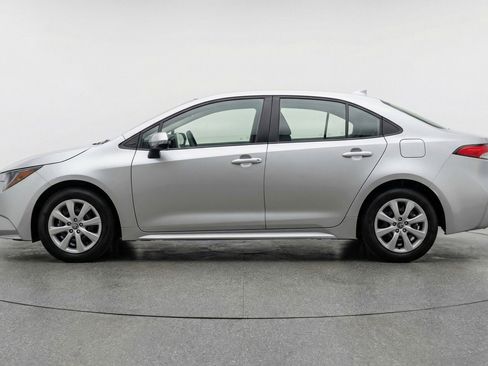 Used 2025 Toyota Corolla LE FWD image 5