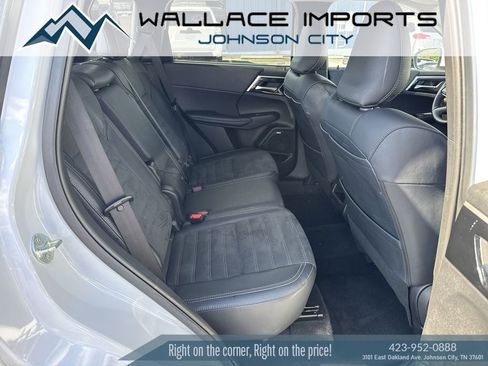 Used 2025 Mitsubishi Outlander AWD image 42