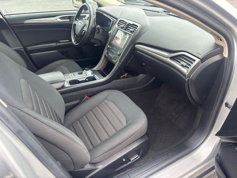Used 2019 Ford Fusion SE FWD image 30
