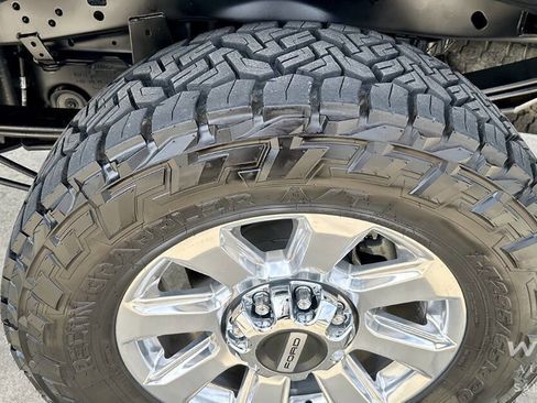 Used 2019 Ford F250 Platinum w/ Platinum Ultimate Package image 16