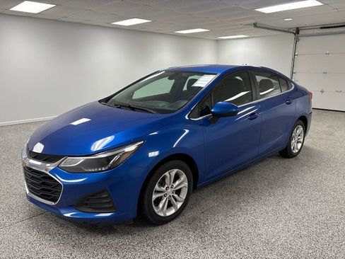 Used 2019 Chevrolet Cruze LT image 3