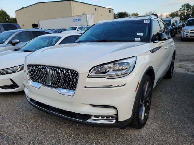 Used 2021 Lincoln Aviator Reserve w/ Equipment Group 202A AWD/4WD image 3