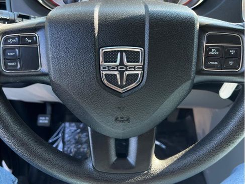 Used 2018 Dodge Grand Caravan SE w/ UConnect Hands-Free Group image 12