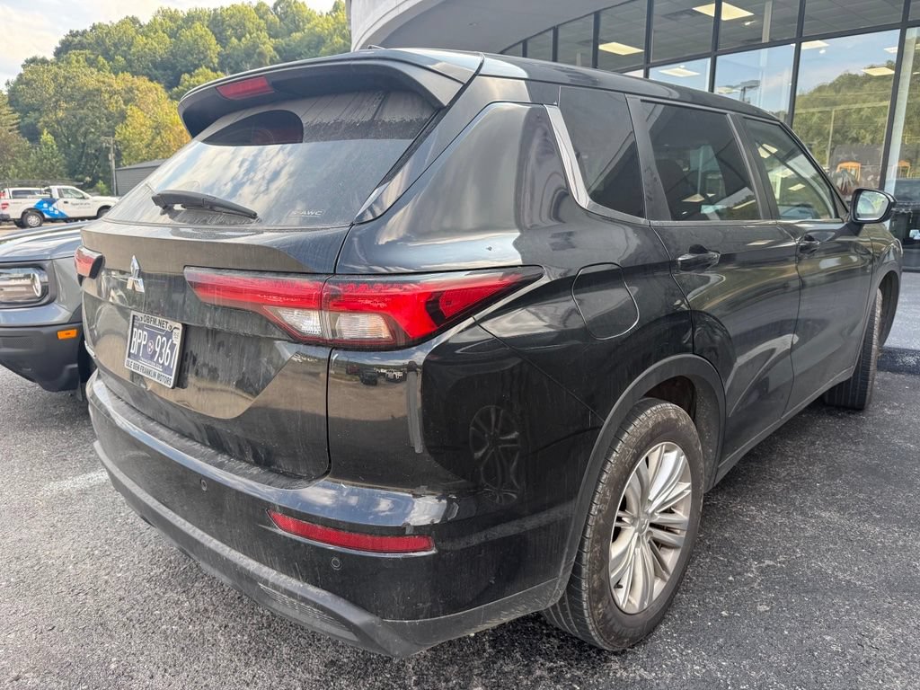 Used 2023 Mitsubishi Outlander ES AWD/4WD image 3