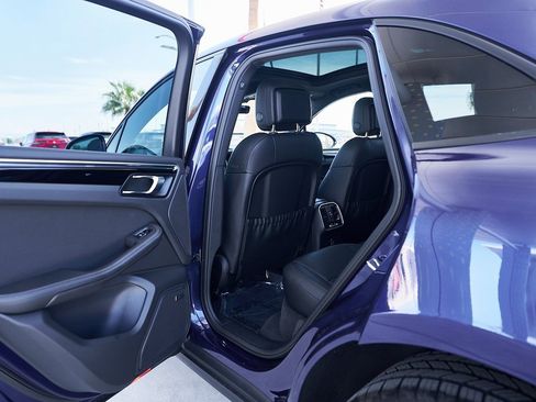 Used 2024 Porsche Macan image 16