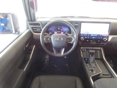 Used 2026 Lexus GX 550 AWD/4WD image 32