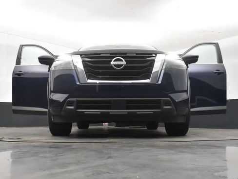 Used 2024 Nissan Pathfinder SV FWD image 11