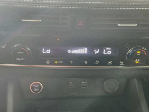 Used 2022 Nissan Rogue SV w/ SV Premium Package AWD/4WD image 16