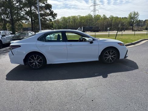Used 2024 Toyota Camry SE w/ Cold Weather Package image 6