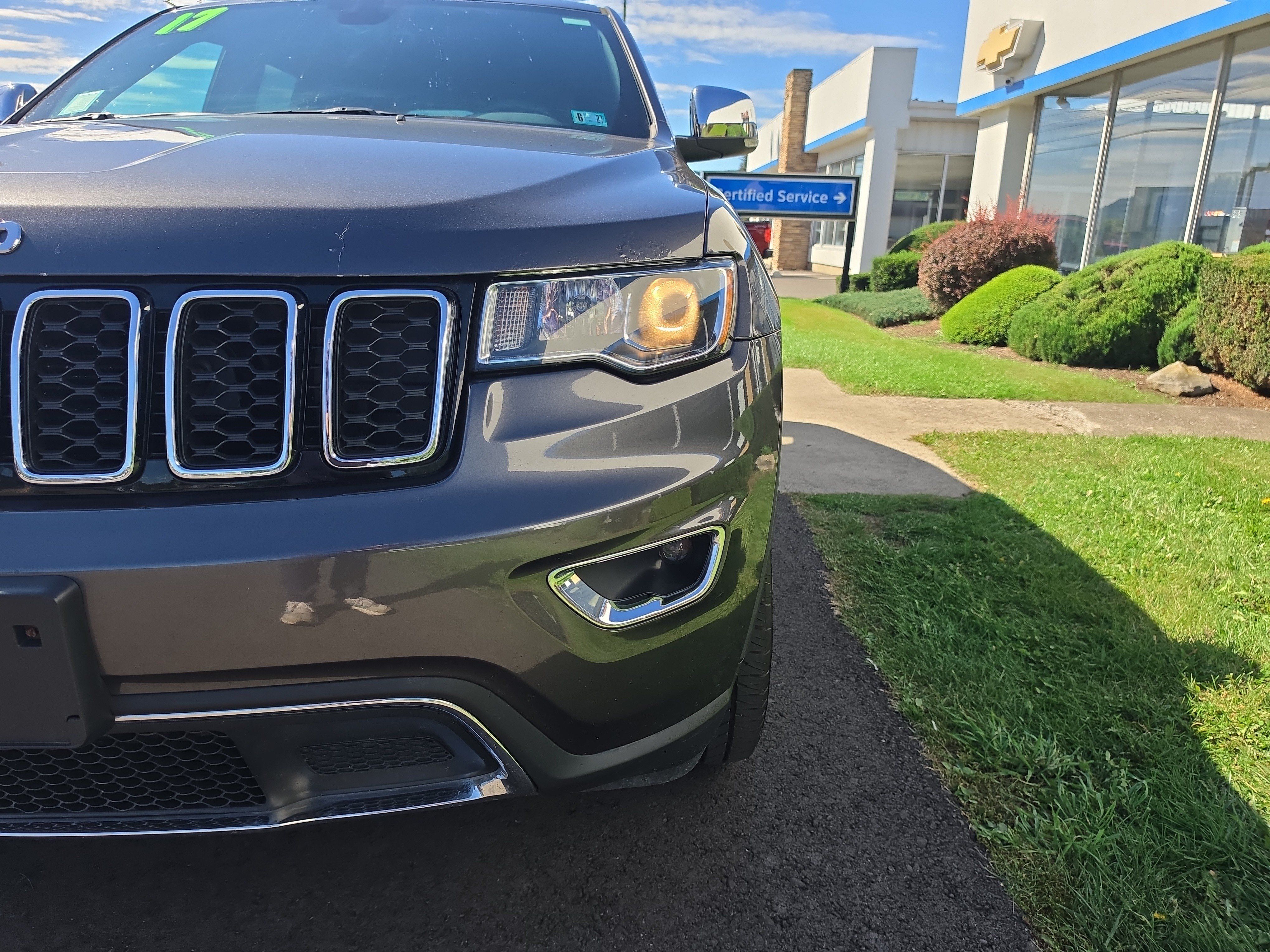 Used 2017 Jeep Grand Cherokee Limited AWD/4WD image 10