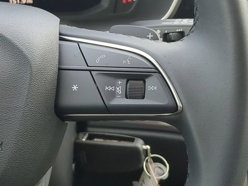 Used 2025 Audi Q3 2.0T Premium image 24