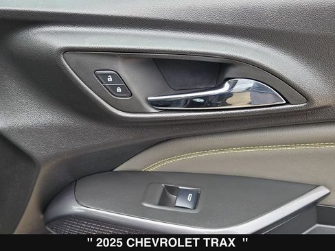 Used 2025 Chevrolet Trax ACTIV w/ Driver Confidence Package FWD image 33