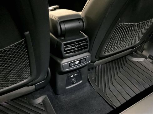 Used 2023 Audi Q4 e-tron Premium Plus w/ Premium Plus image 33