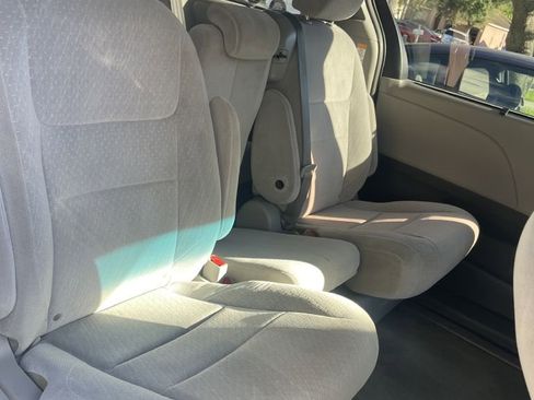 Used 2017 Toyota Sienna LE image 23