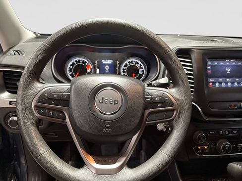 Used 2021 Jeep Cherokee Latitude FWD image 25