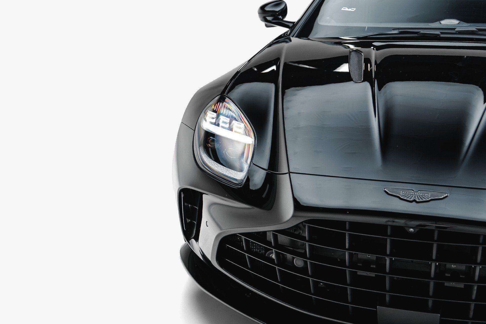 Used 2025 Aston Martin V8 Vantage Coupe RWD image 19