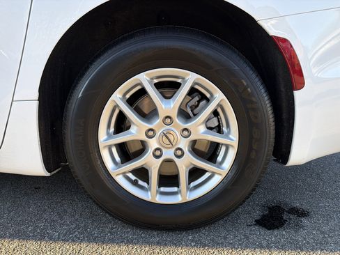 Used 2025 Chrysler Pacifica Select image 21