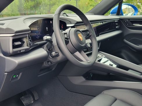 New 2026 Porsche Macan 4 Electric AWD/4WD image 4