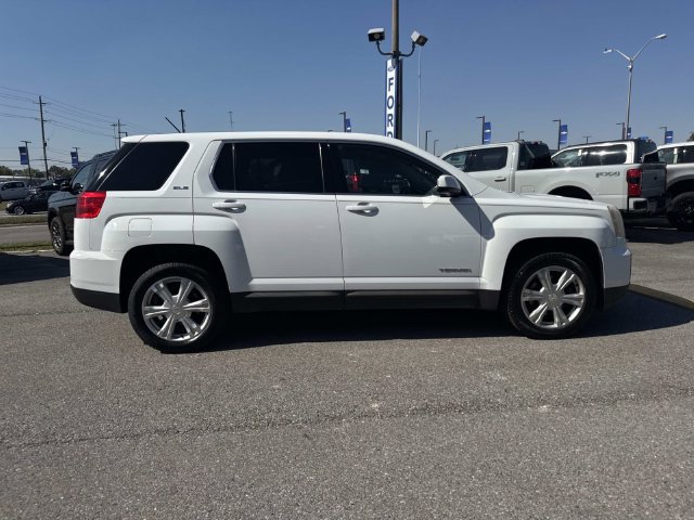 Used 2017 GMC Terrain SLE FWD image 4