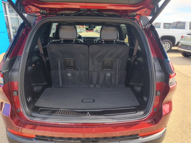 Used 2025 Jeep Grand Cherokee L Altitude AWD/4WD image 12