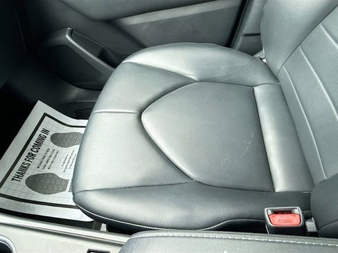 Used 2020 Toyota Highlander XLE image 22