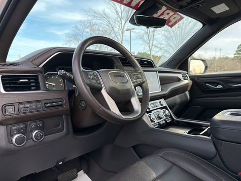 Used 2021 GMC Yukon Denali w/ Denali Premium Package image 12