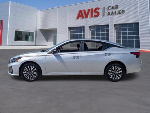 Used 2025 Nissan Altima 2.5 SV AWD/4WD image 10