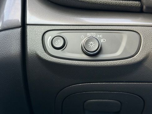 Used 2020 Buick Encore Preferred image 12