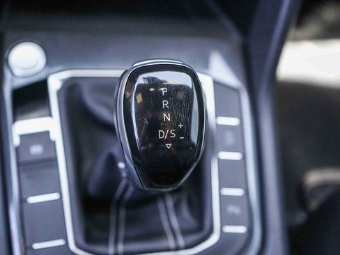 Used 2022 Volkswagen Tiguan SE R-Line FWD image 21