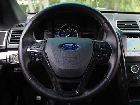 Used 2017 Ford Explorer XLT w/ Equipment Group 201A FWD image 16