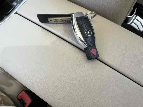 Used 2018 Mercedes-Benz GLC 300 4MATIC image 9