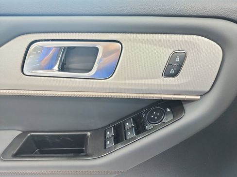 New 2026 Ford Explorer Active RWD image 33