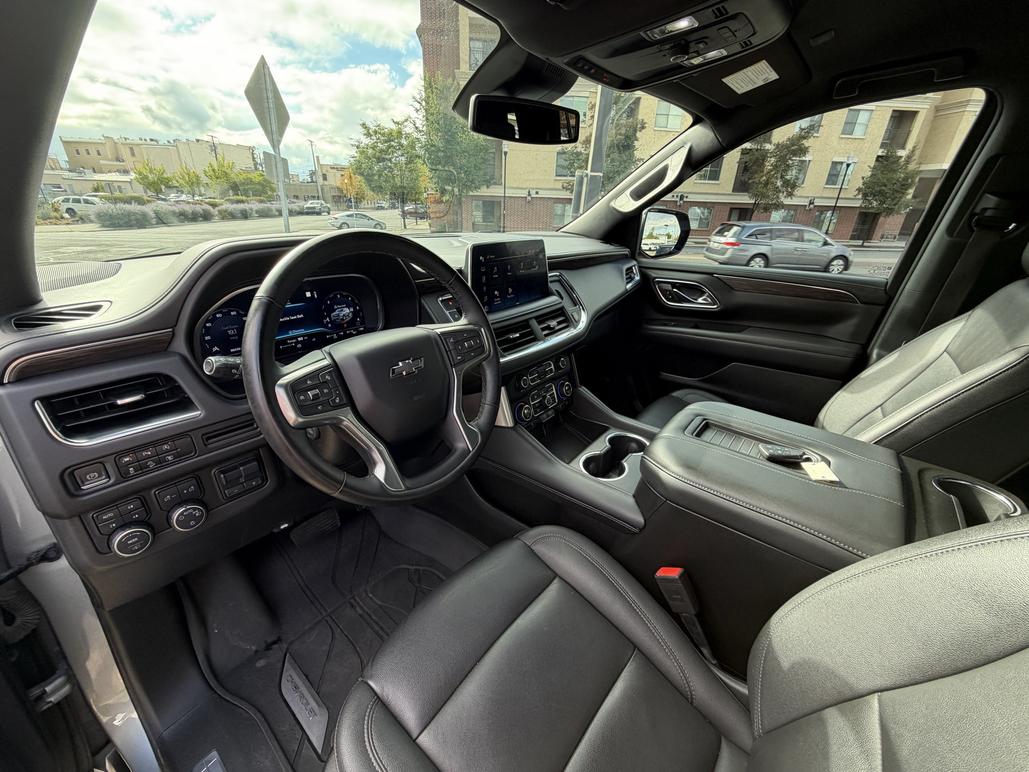 Used 2023 Chevrolet Tahoe Z71 w/ Z71 Off-Road Package AWD/4WD image 31